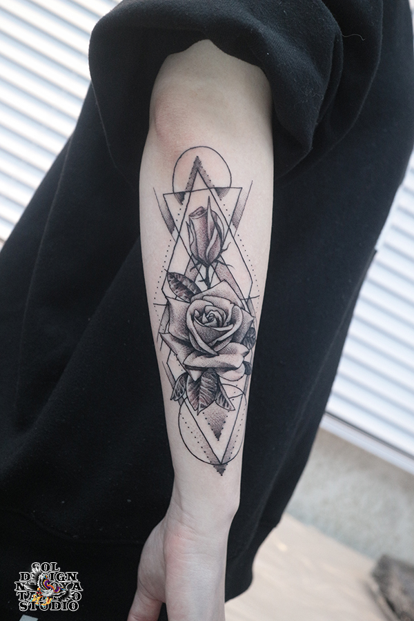 名古屋　タトゥー　女性